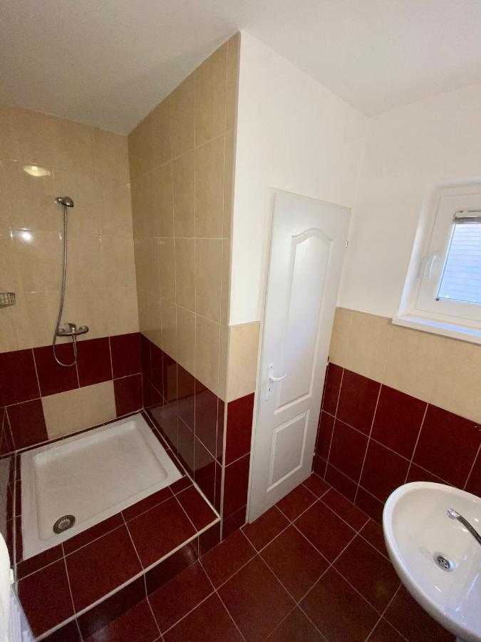 Apartmanovy Dom Flora Veľký Meder Exteriör bild