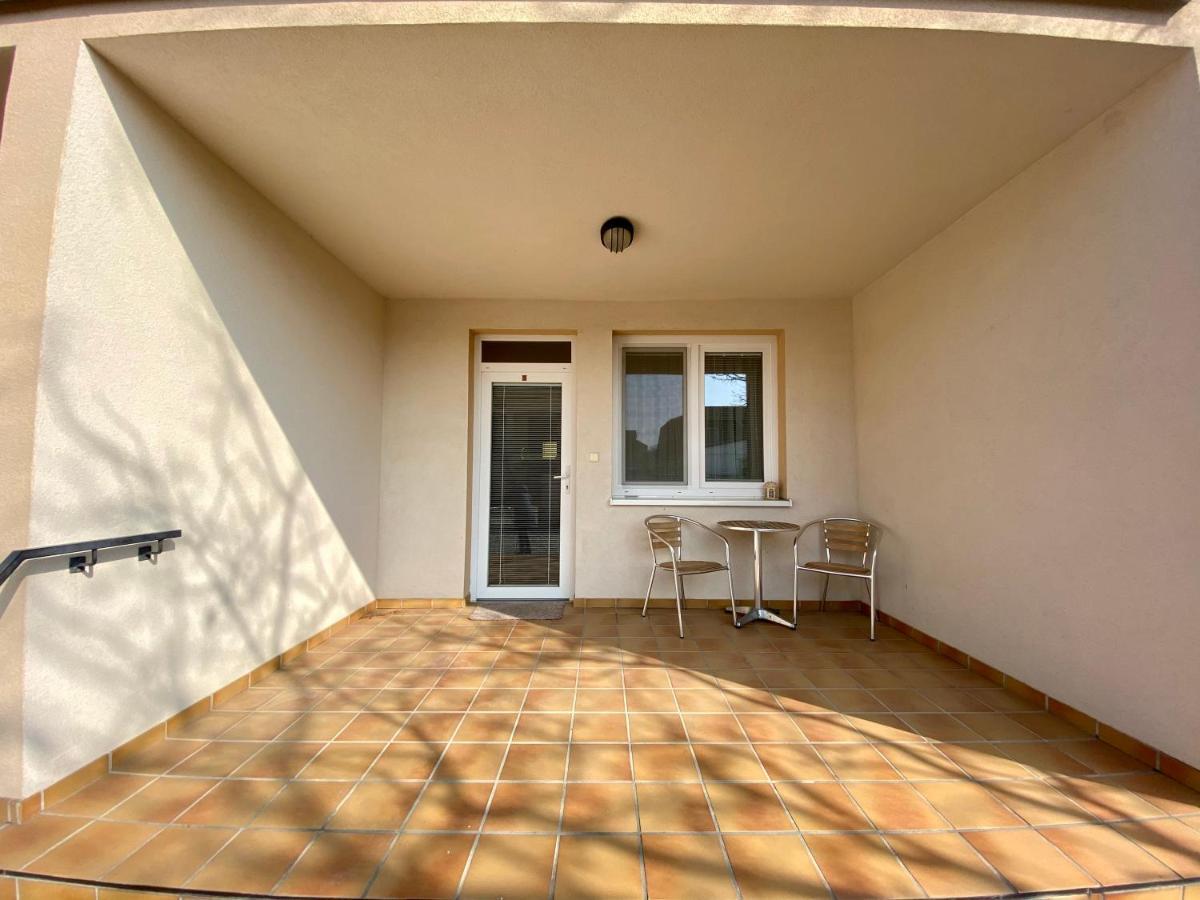 Apartmanovy Dom Flora Veľký Meder Exteriör bild