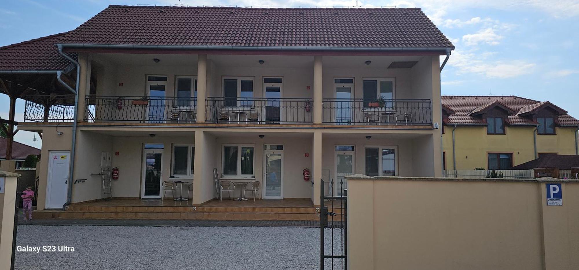 Apartmanovy Dom Flora Veľký Meder Exteriör bild